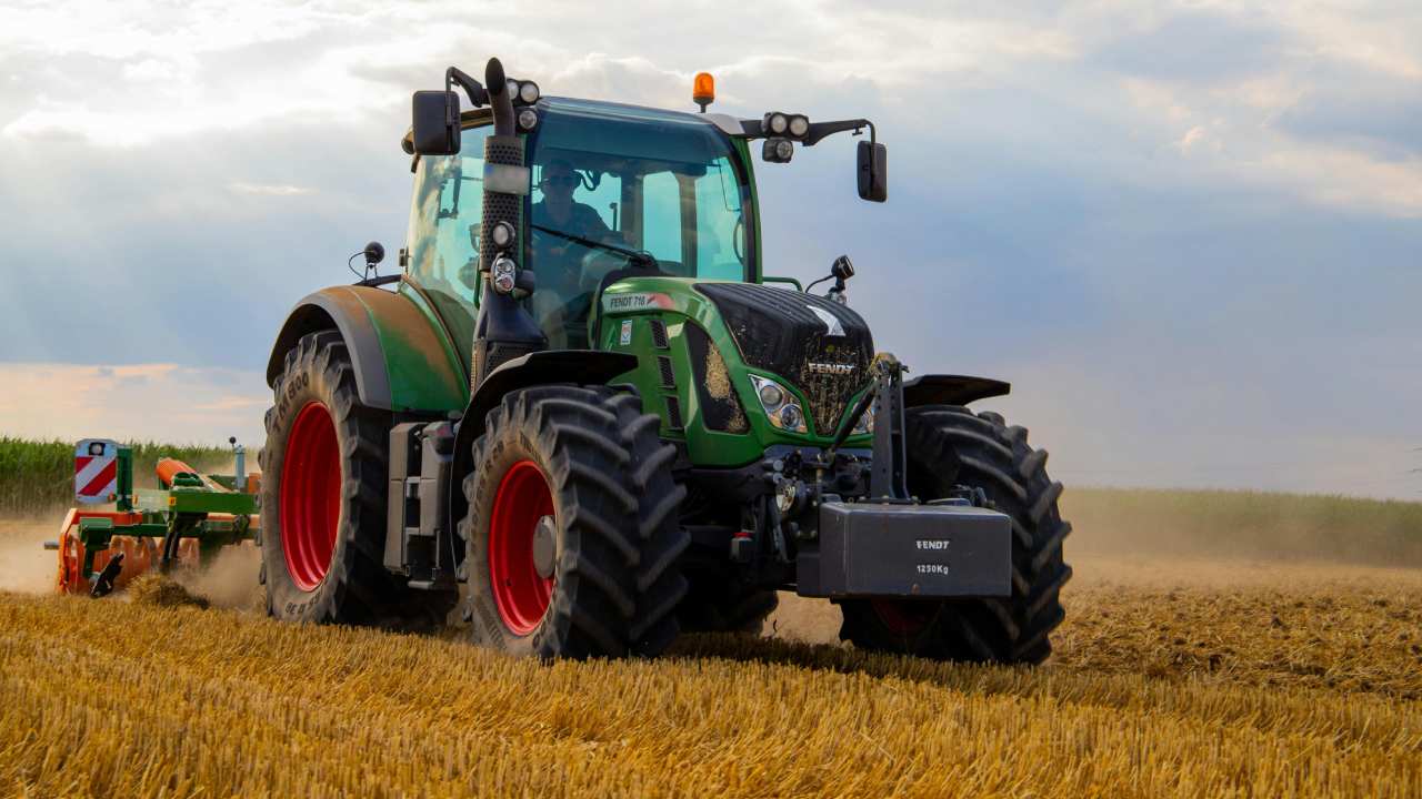 Top 5 Tractors for Small to Mid-Sized Farms in 2025